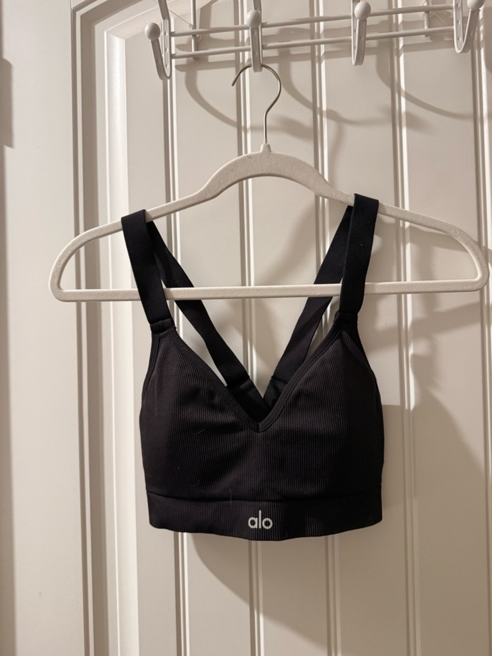 ALO Yoga Black Ribbed V‑Neck Strappy Sports Bra